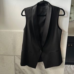DKNY sleeveless blazer with satin lapel, size 4